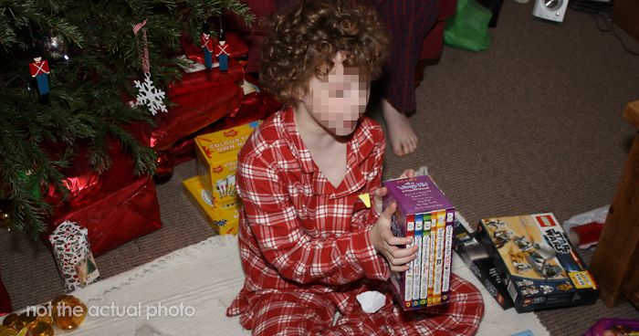This Guy Bought A $300 Gift For His Brother, But His Mother Brushed It Off As A Gift From Santa And Asked For More Money