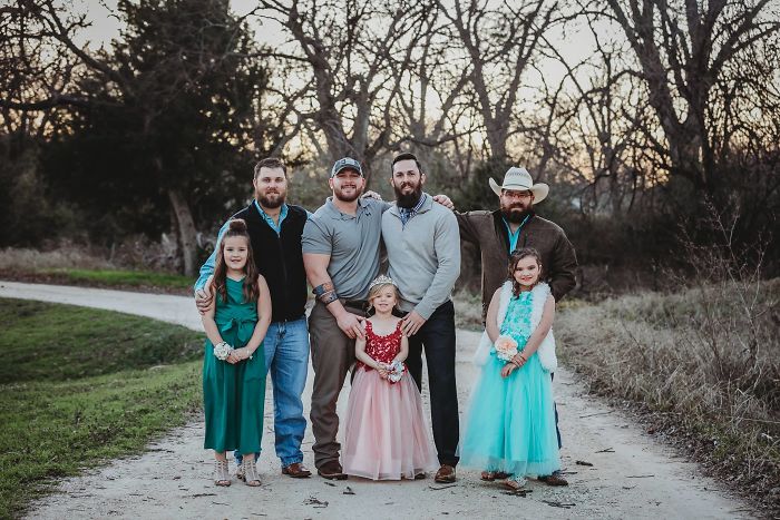 Family Of Daughter And Her Two Dads Have A Cute Photoshoot, But They're Not A Same-Sex Couple Family Of Daughter And Her Two Dads Have A Cute Photoshoot, But They're Not A Same-Sex Couple