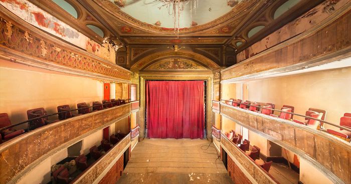 I Travel Europe To Capture The Remains Of Abandoned Theaters
