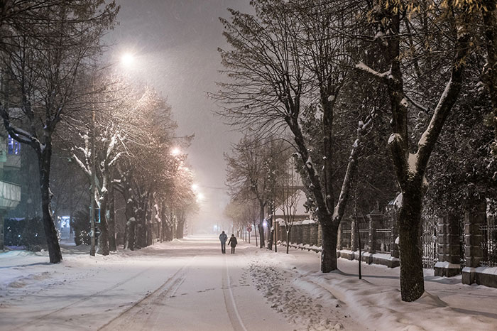I Lied To My Girlfriend That I Was Going To Sleep, But I Left Late At Night To Photograph The Snowstorm On The Streets Of My City