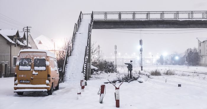 I Lied To My Girlfriend That I Was Going To Sleep, But I Left Late At Night To Photograph The Snowstorm On The Streets Of My City