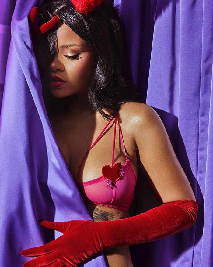 Someone Notices Rihanna's New Lingerie Is Different For Thin And Plus-Size Women, Posts Side-By Side Comparison Someone Notices Rihanna's New Lingerie Is Different For Thin And Plus-Size Women, Posts Side-By Side Comparison