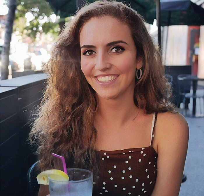 After Accidentally Showing Up For A Microsoft Job Interview A Month Early, This Student Shares Her Emails