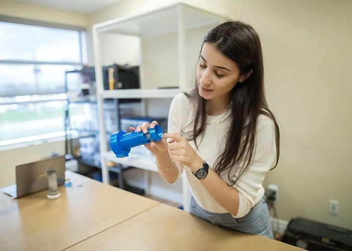 This Syrian Refugee Fled War-Torn Country In 2016 And Now Created A Charger That Uses A Plane's Air Vents To Power Devices This Syrian Refugee Fled War-Torn Country In 2016 And Now Created A Charger That Uses A Plane's Air Vents To Power Devices