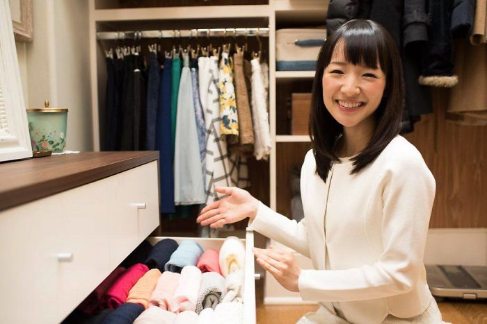12 Of The Funniest Reactions To Netflix's Unfortunate Mistake With Marie Kondo's Pic - Even Chrissy Teigen Responds