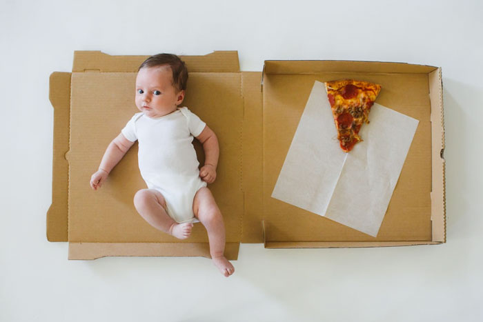 Mom Documents Her Baby's Growth During His First 12 Months Using Pizza Slices With Different Toppings Mom Documents Her Baby's Growth During His First 12 Months Using Pizza Slices With Different Toppings