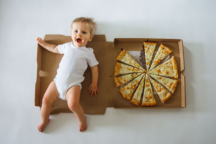 Mom Documents Her Baby's Growth During His First 12 Months Using Pizza Slices With Different Toppings Mom Documents Her Baby's Growth During His First 12 Months Using Pizza Slices With Different Toppings