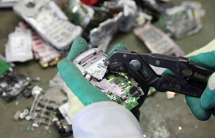 Japan Calls On Its Citizens To Help Collect Old Electronics To Create 100% Recycled Tokyo 2020 Medals Japan Calls On Its Citizens To Help Collect Old Electronics To Create 100% Recycled Tokyo 2020 Medals