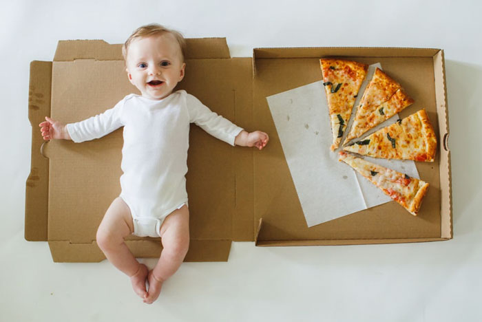 Mom Documents Her Baby's Growth During His First 12 Months Using Pizza Slices With Different Toppings Mom Documents Her Baby's Growth During His First 12 Months Using Pizza Slices With Different Toppings