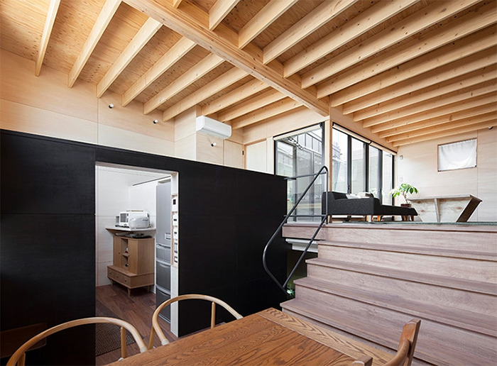 Japanese Architect Presents A Special Bookshelf For Book Lovers Who Live In Seismic Zones