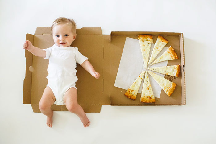 Mom Documents Her Baby's Growth During His First 12 Months Using Pizza Slices With Different Toppings Mom Documents Her Baby's Growth During His First 12 Months Using Pizza Slices With Different Toppings
