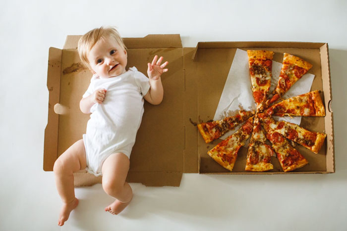 Mom Documents Her Baby's Growth During His First 12 Months Using Pizza Slices With Different Toppings Mom Documents Her Baby's Growth During His First 12 Months Using Pizza Slices With Different Toppings