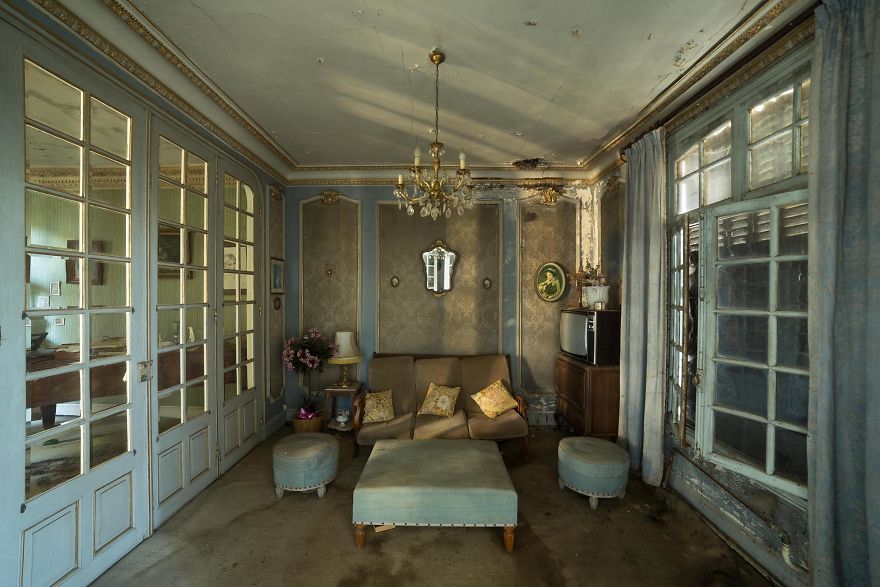 The Curious Abandoned Mansions The Curious Abandoned Mansions