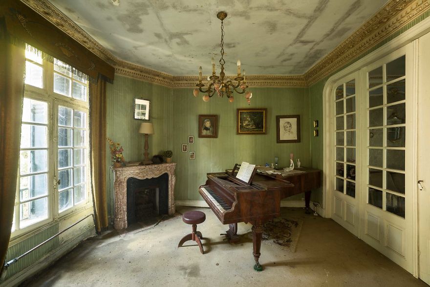 The Curious Abandoned Mansions The Curious Abandoned Mansions