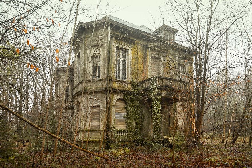 The Curious Abandoned Mansions The Curious Abandoned Mansions