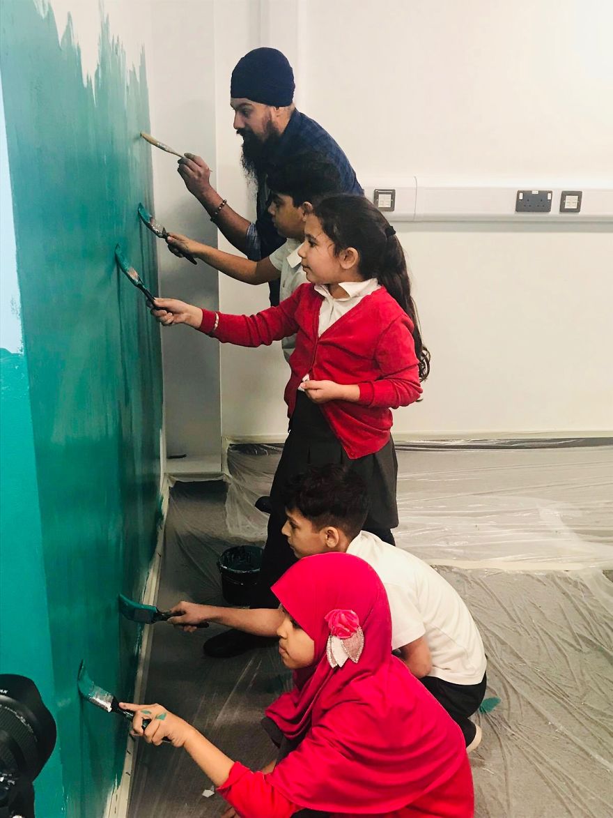 Artist Transforms Dreary School Library Into A Colourful, Inspirational Space! Artist Transforms Dreary School Library Into A Colourful, Inspirational Space!