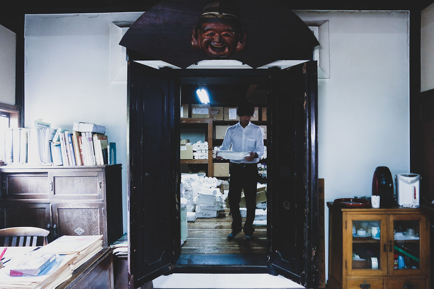 In Japan, I Documented My Experience Meeting Local Artisans Who Preserve Centuries-Old Crafts In Japan, I Documented My Experience Meeting Local Artisans Who Preserve Centuries-Old Crafts