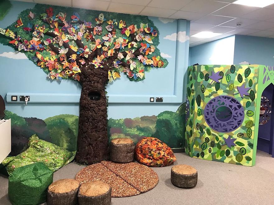 Artist Transforms Dreary School Library Into A Colourful, Inspirational Space! Artist Transforms Dreary School Library Into A Colourful, Inspirational Space!