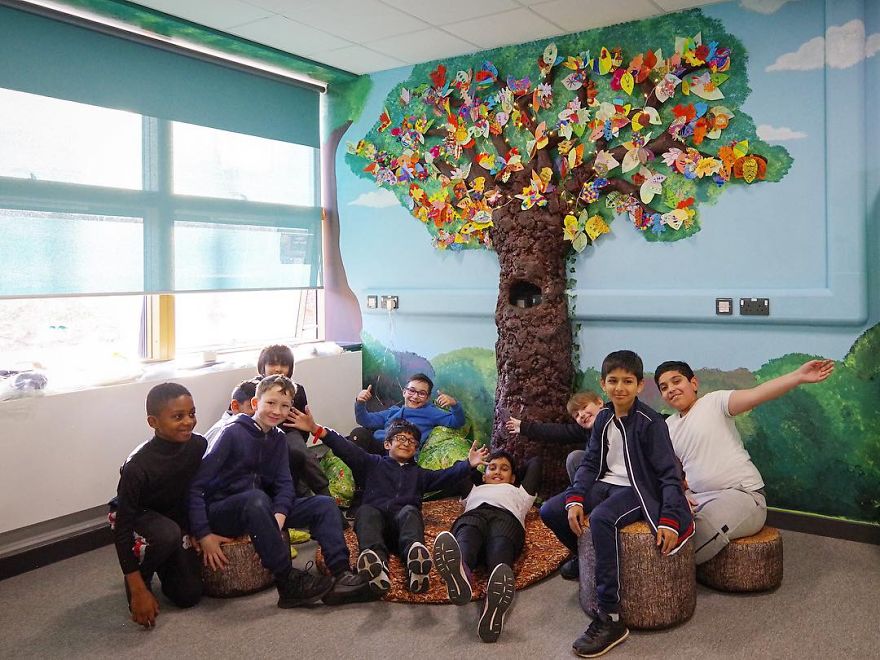 Artist Transforms Dreary School Library Into A Colourful, Inspirational Space! Artist Transforms Dreary School Library Into A Colourful, Inspirational Space!