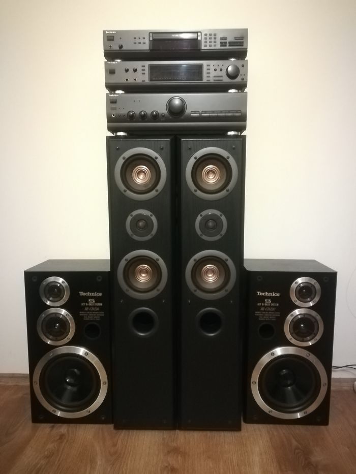 I Was Bullied And Lonely So I Chatted Online With A Guy Who Has Cool Speakers And It Resulted In A Love Story