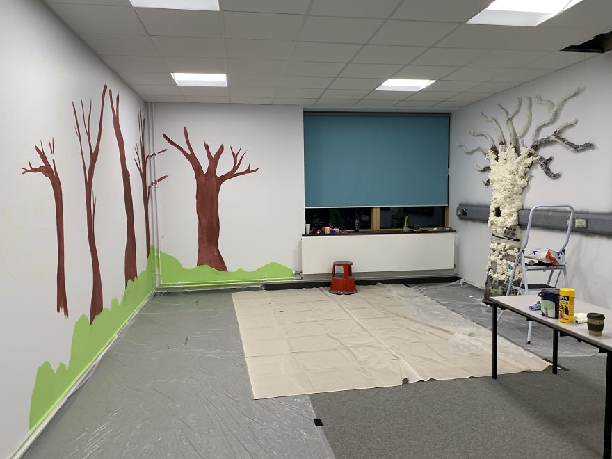 Artist Transforms Dreary School Library Into A Colourful, Inspirational Space!