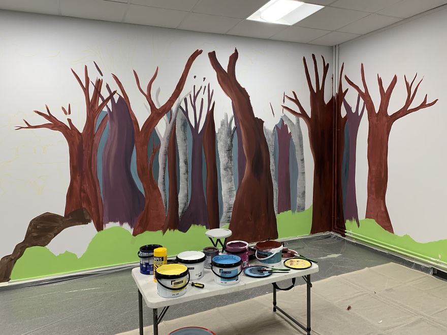 Artist Transforms Dreary School Library Into A Colourful, Inspirational Space!