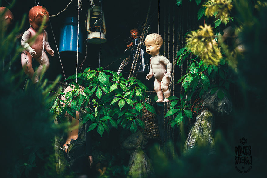 The House With Creepy Dolls