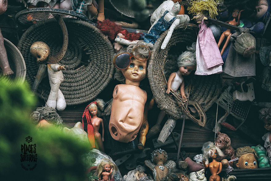 The House With Creepy Dolls