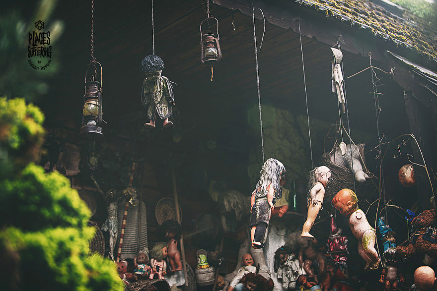 The House With Creepy Dolls