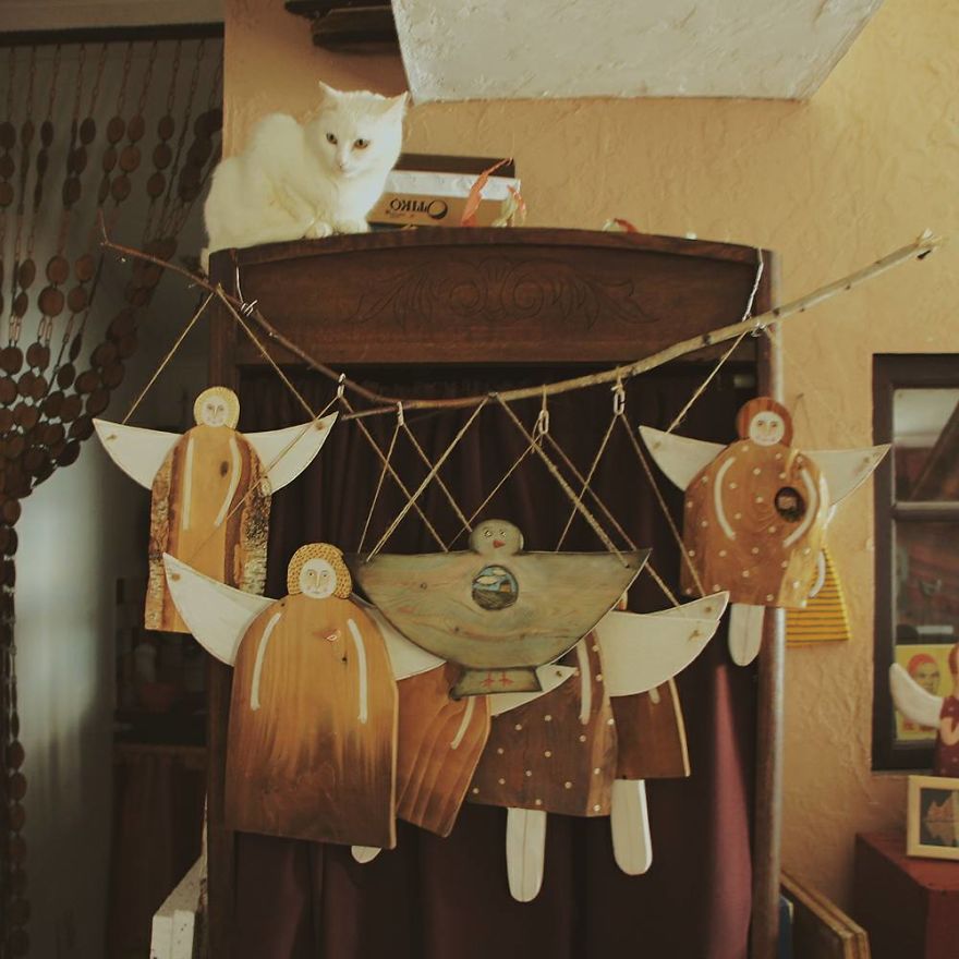 Russian Artist Transforms Everyday Objects Into "Something Else"