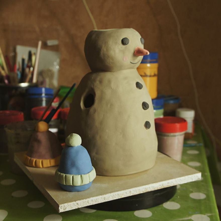 Russian Artist Transforms Everyday Objects Into "Something Else"