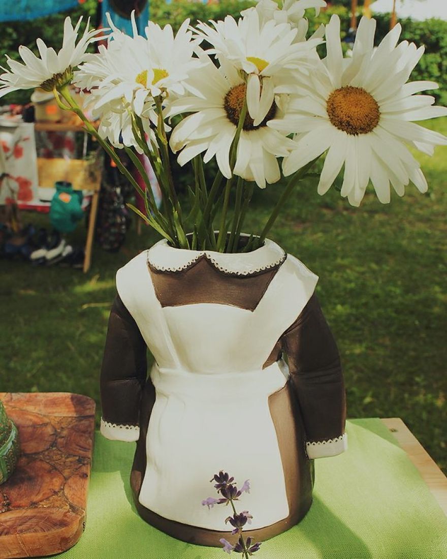 Russian Artist Transforms Everyday Objects Into "Something Else"