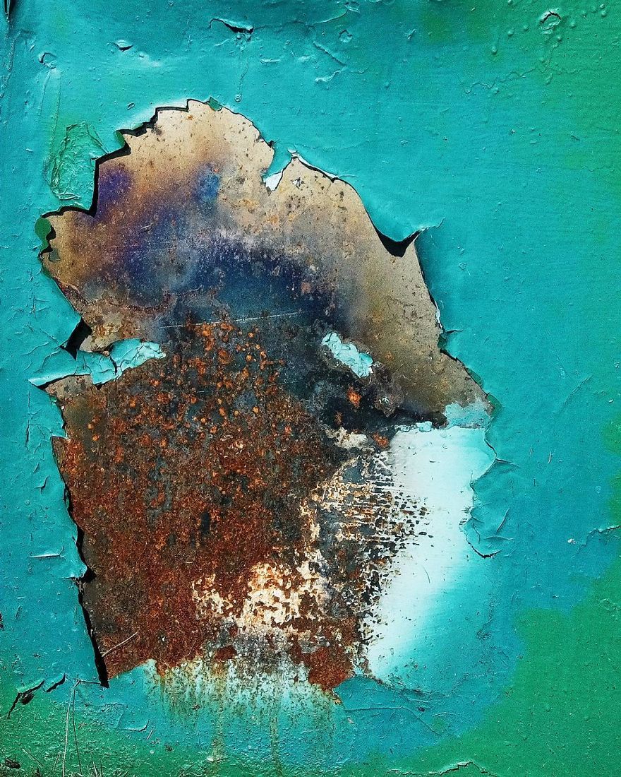 Russian Artist Transforms Everyday Objects Into "Something Else"