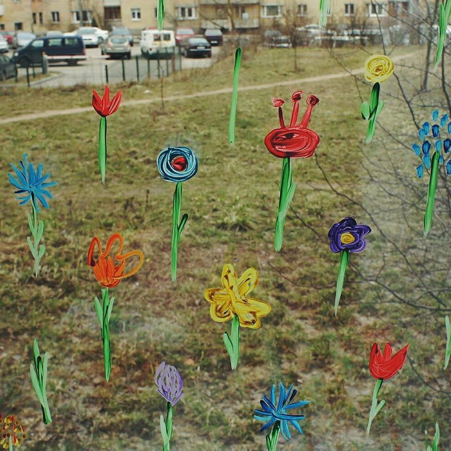 Russian Artist Transforms Everyday Objects Into "Something Else"