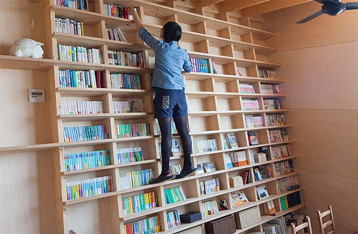 Japanese Architect Presents A Special Bookshelf For Book Lovers Who Live In Seismic Zones Japanese Architect Presents A Special Bookshelf For Book Lovers Who Live In Seismic Zones