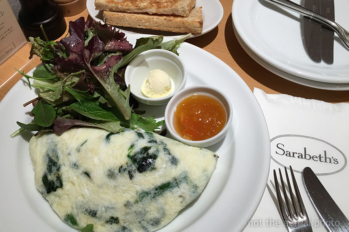 Un cliente presuntuoso dejó una mala reseña de un restaurante por una tortilla, pero el chef que la cocinó expuso su ignorancia