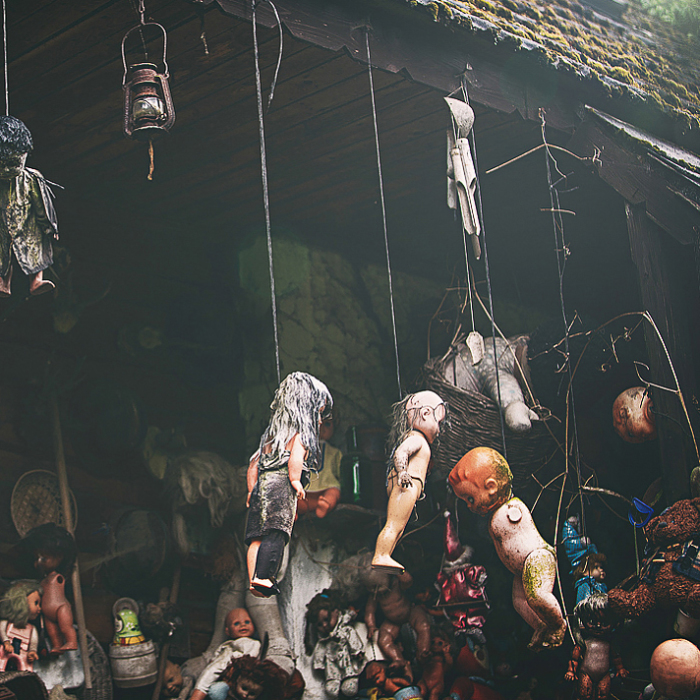 The House With Creepy Dolls
