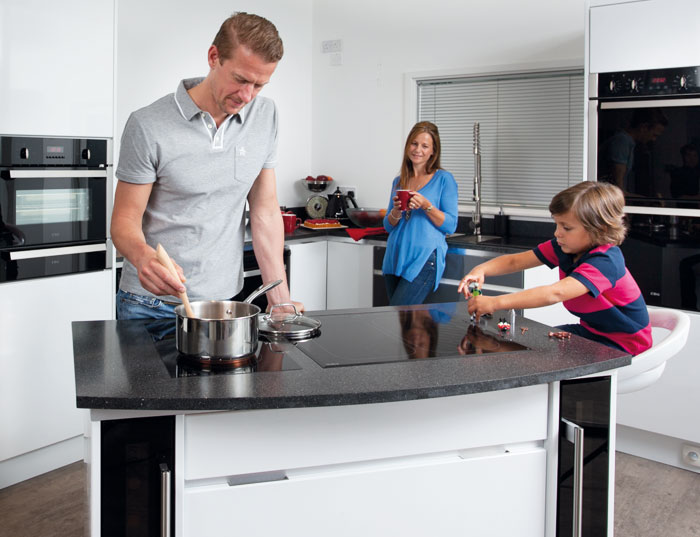 Tras llevar una vida feliz durante 10 años, este hombre se despertó y se dio cuenta de que estuvo inconsciente y lo soñó todo