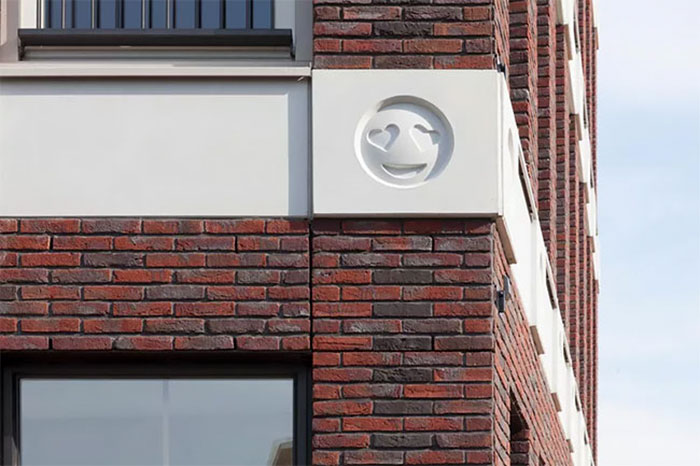 22 Emoji Decorate An Apartment Building As Modern Day 'Gargoyles'