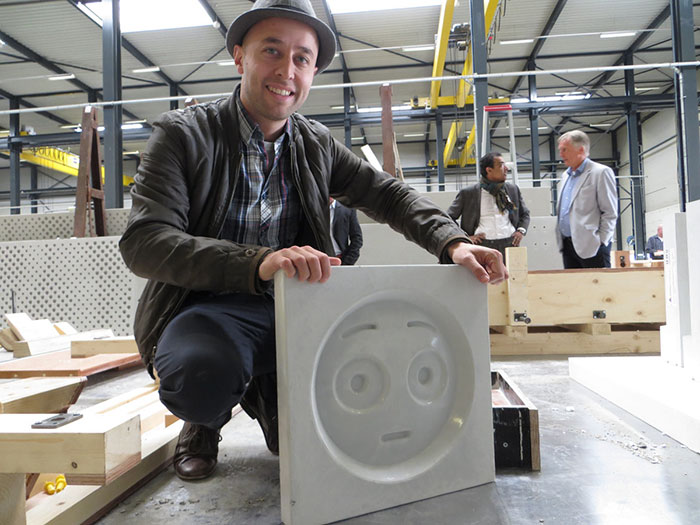 22 Emoji Decorate An Apartment Building As Modern Day 'Gargoyles'