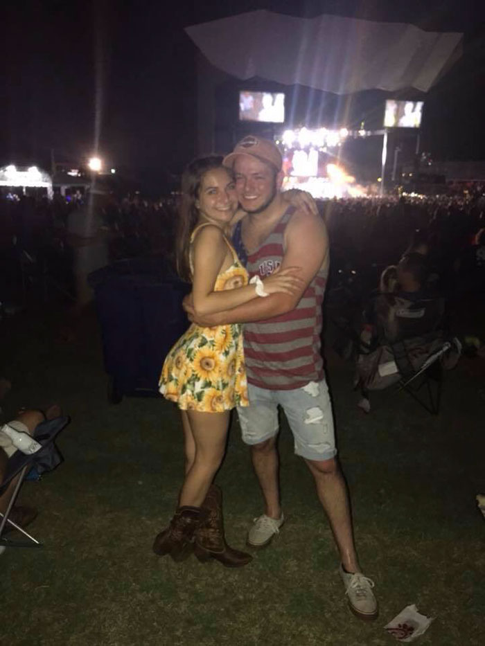 Girl Asks Guy For A Formal Resume To Go To A Wedding With Her As A Joke, He Delivers Girl Asks Guy For A Formal Resume To Go To A Wedding With Her As A Joke, He Delivers