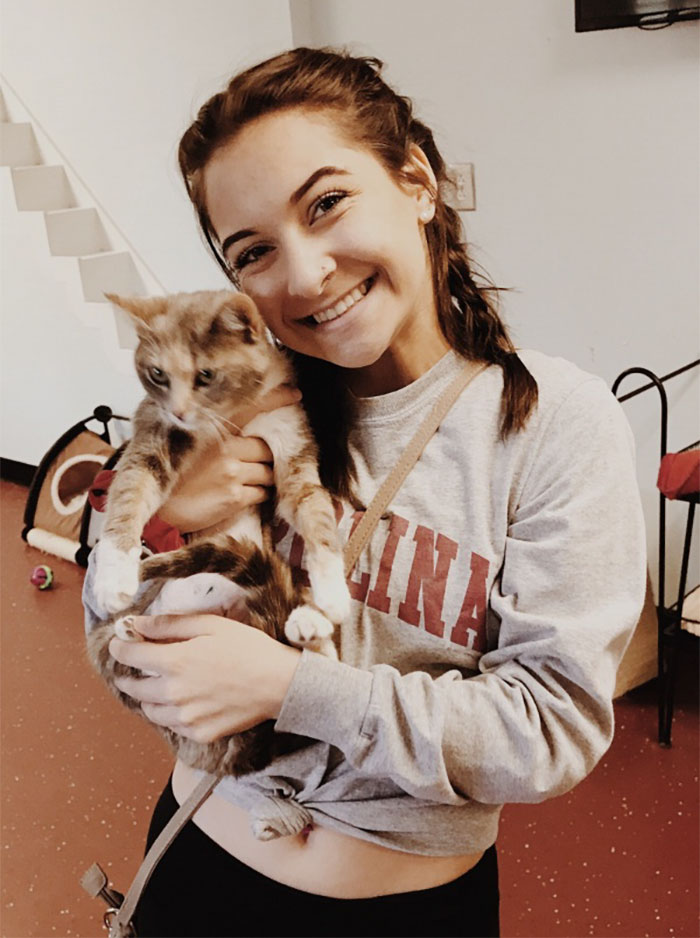 Girl Asks Guy For A Formal Resume To Go To A Wedding With Her As A Joke, He Delivers Girl Asks Guy For A Formal Resume To Go To A Wedding With Her As A Joke, He Delivers