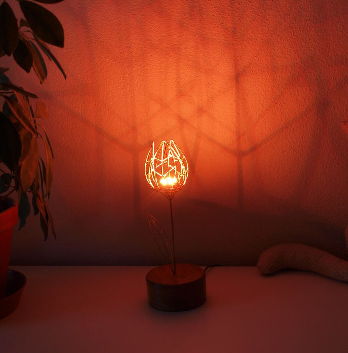 People Are Saying This Husband Just Won Valentine's Day By Gifting His Wife A Mechanical Flower That Blooms When Touched People Are Saying This Husband Just Won Valentine's Day By Gifting His Wife A Mechanical Flower That Blooms When Touched