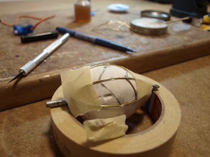 People Are Saying This Husband Just Won Valentine's Day By Gifting His Wife A Mechanical Flower That Blooms When Touched