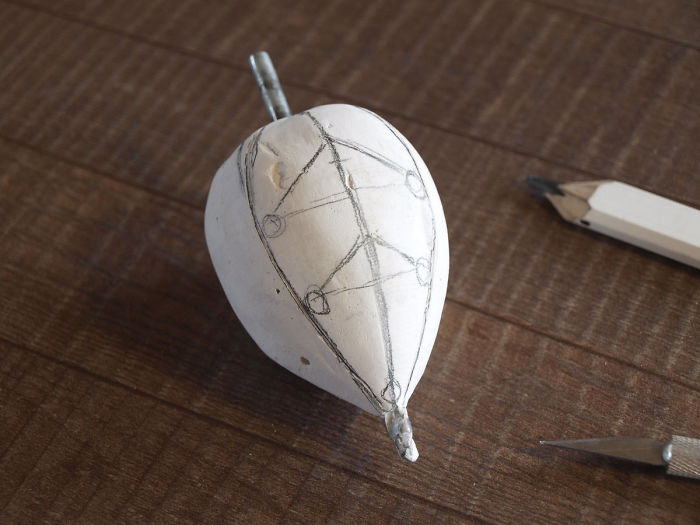 People Are Saying This Husband Just Won Valentine's Day By Gifting His Wife A Mechanical Flower That Blooms When Touched People Are Saying This Husband Just Won Valentine's Day By Gifting His Wife A Mechanical Flower That Blooms When Touched