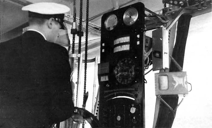 32 Rare Historical Photos That Show Why Flying On The Hindenburg Zeppelin Was So Expensive