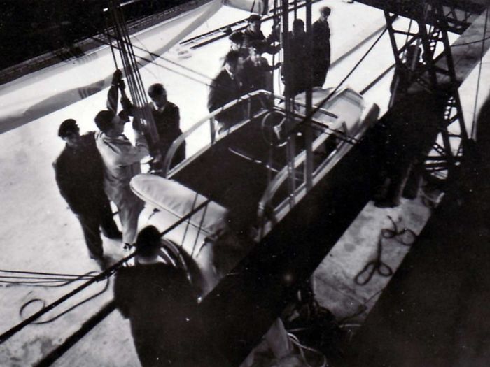 32 Rare Historical Photos That Show Why Flying On The Hindenburg Zeppelin Was So Expensive