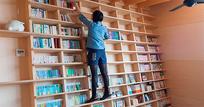 Japanese Architect Presents A Special Bookshelf For Book Lovers Who Live In Seismic Zones