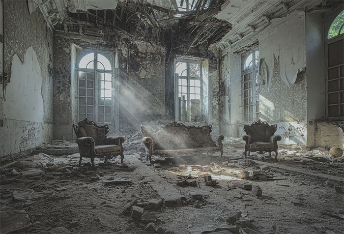 10 Times I’ve Captured Light Rays Bursting Into Abandoned Buildings