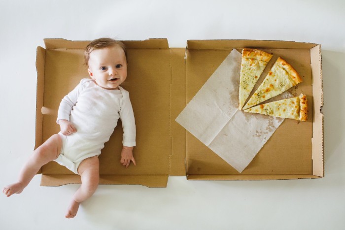 Mom Documents Her Baby's Growth During His First 12 Months Using Pizza Slices With Different Toppings Mom Documents Her Baby's Growth During His First 12 Months Using Pizza Slices With Different Toppings